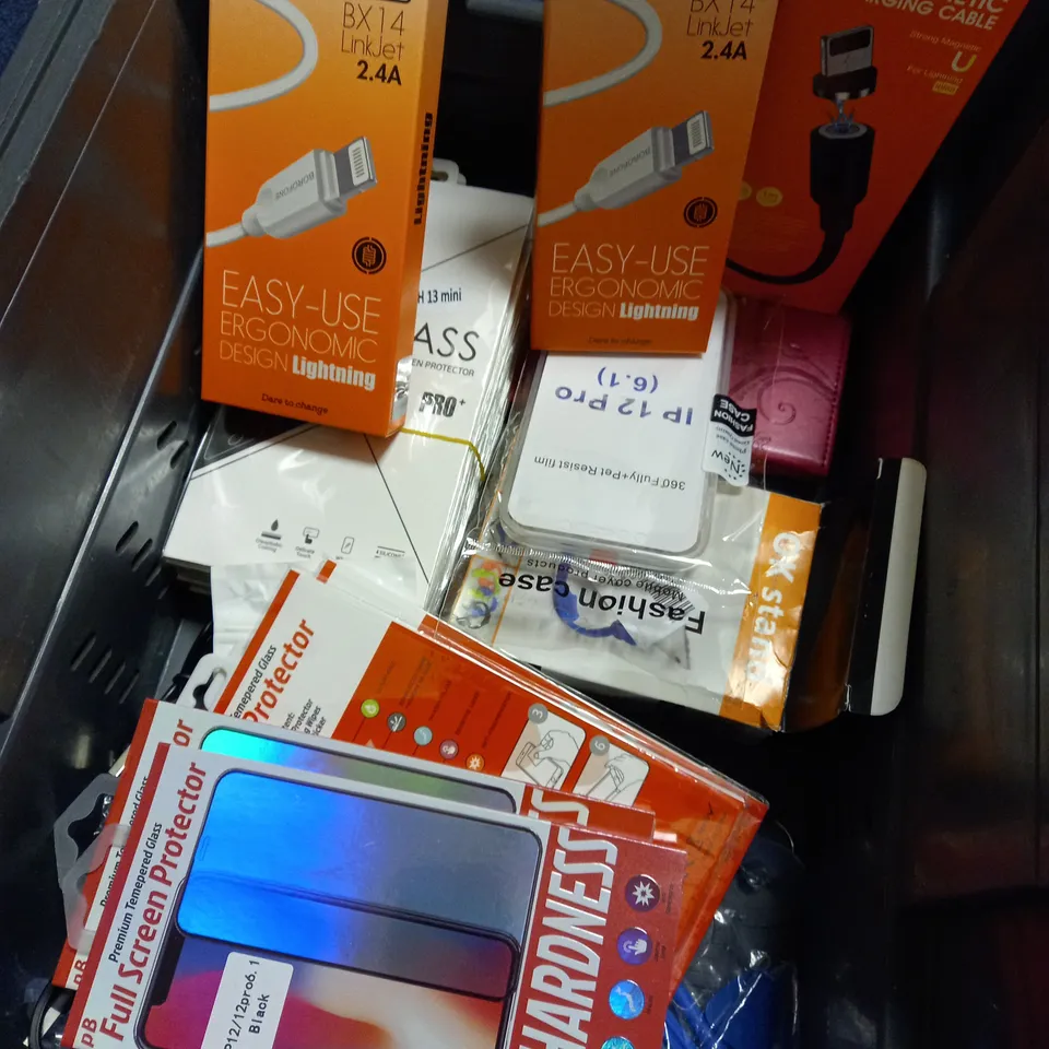 ASSORTMENT OF MOBILE PHONE ACCESSORIES APPROX. 25 ITEMS 