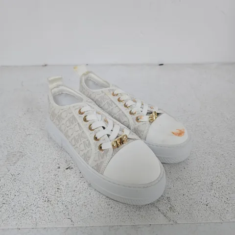 MICHAEL KORS WHITE MONOGRAM PLATFORM TRAINERS - 4