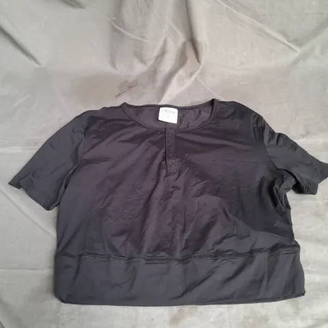 GYMSHARK CROPPED SHORT SLEEVE TOP IN BLACK SIZE M