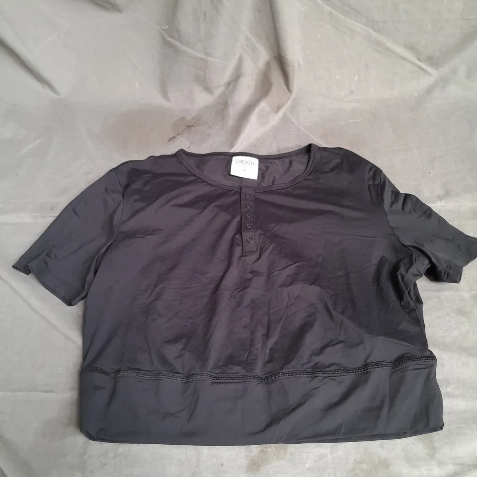 GYMSHARK CROPPED SHORT SLEEVE TOP IN BLACK SIZE M