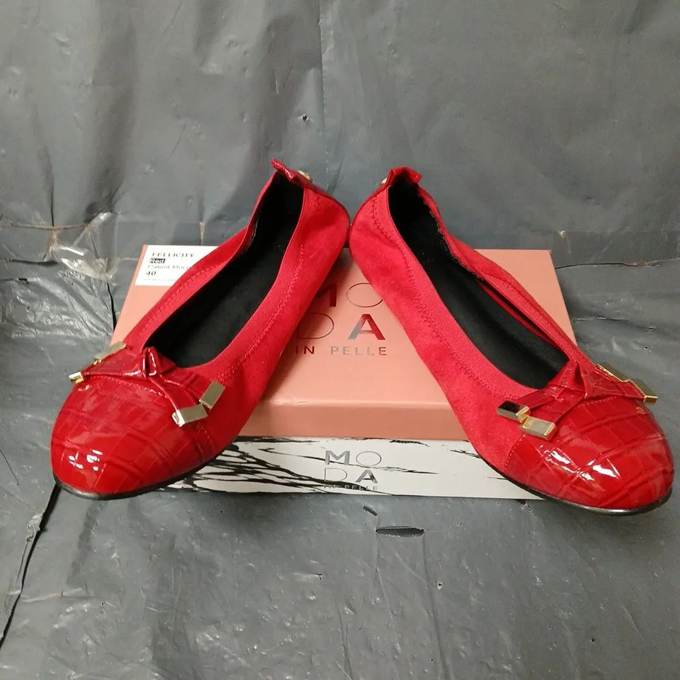 BOXED PAIR OF MODA IN PELLE FELICITY PATENT ROUND TOE BALLERINA SHOES IN RED SIZE 6