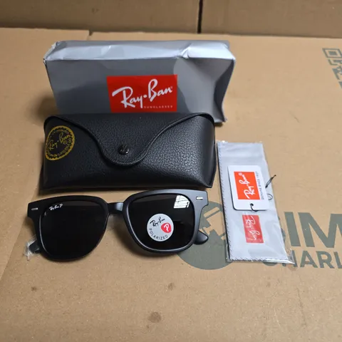 RAY-BAN SUNGLASSES – BLACK WAYFARER-STYLE, POLARIZED, WITH CASE