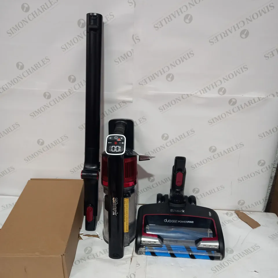 OUTLET SHARK CORDLESS VACUUM WITH POWERFINS, FLEXOLOGY & TRUPET
