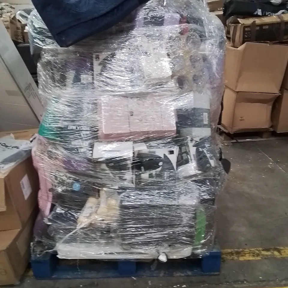 PALLET OF ASSORTED HOUSEHOLD GOODS AND PRODUCTS TO INCLUDE;SUITCASE,DUMBELLS,CERAMIC HEATER,EXERCISE BALL,ELECTRIC HOT WATER BOTTLE