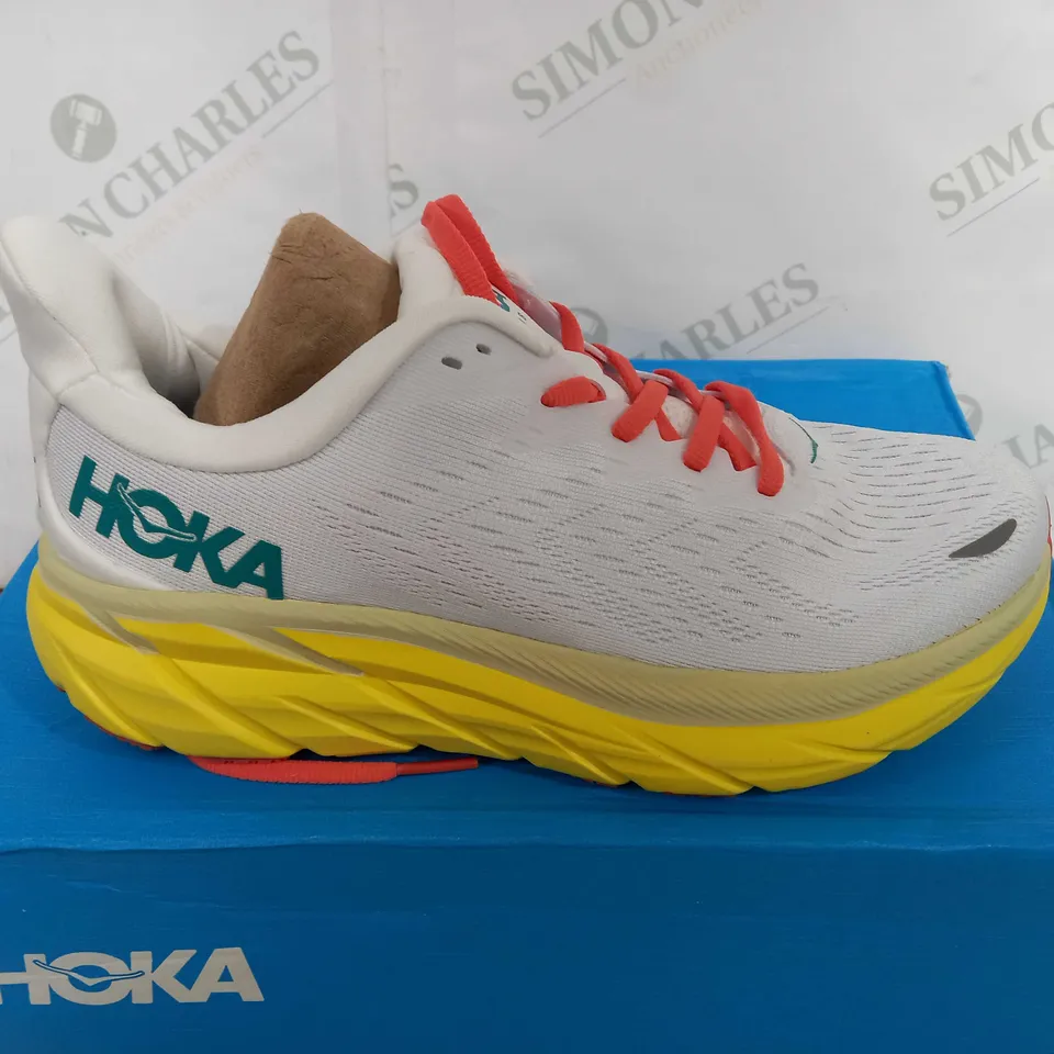 BOXED PAIR OF HOKA W CLIFTON 8 TRAINERS IN WHITE/WHITE - UK 5