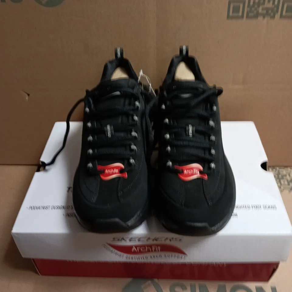 SKECHERS ARCH FIT WOMEN'S SHOES – BLACK, UK 5