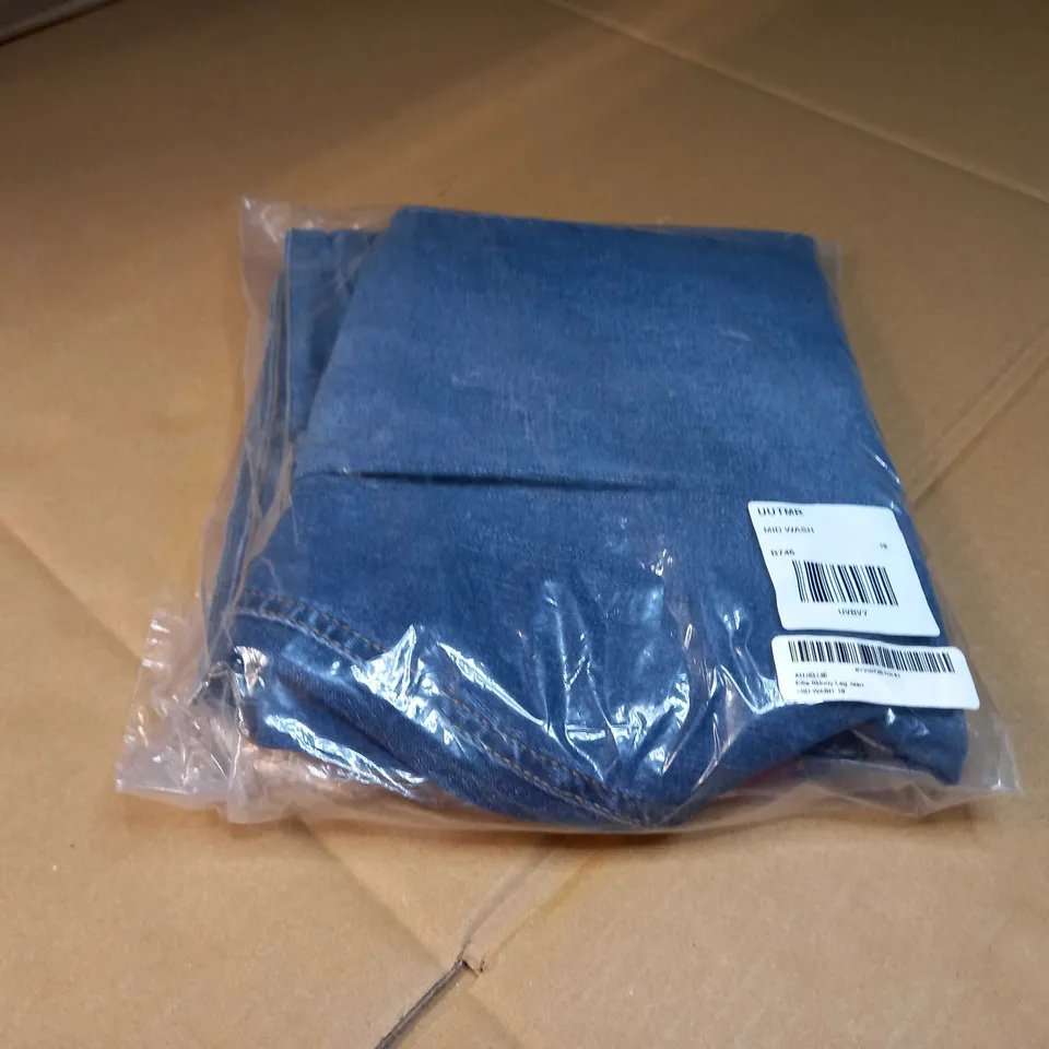 PACKAGED ELLIE SKINNY LEG MID WASH JEAN - SIZE 18