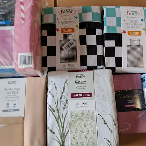 LOT OF APPROXIMATELY 17 ASSORTED BEDDING AND SOFT FURNISHING ITEMS TO INCLUDE DUVETS AND SHEETS 