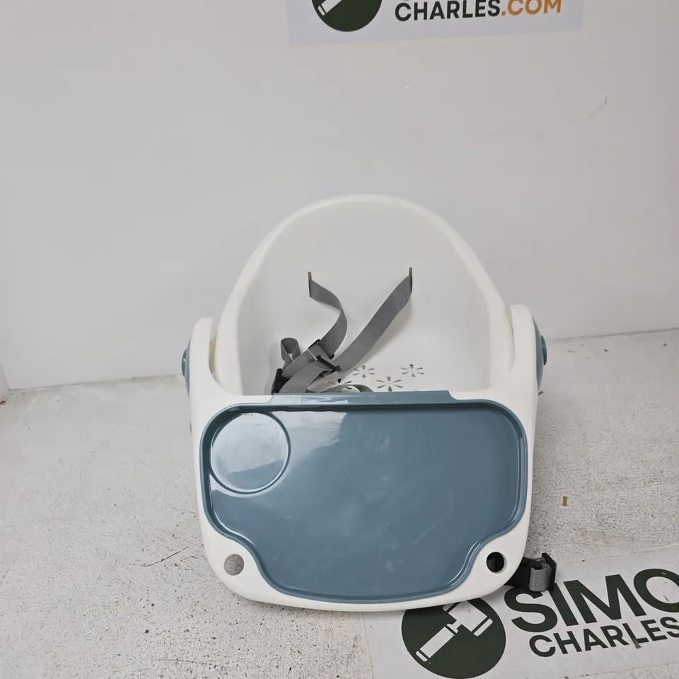 INFANT SEAT WITH HARNESS AND EATING TRAY – WHITE/BLUE