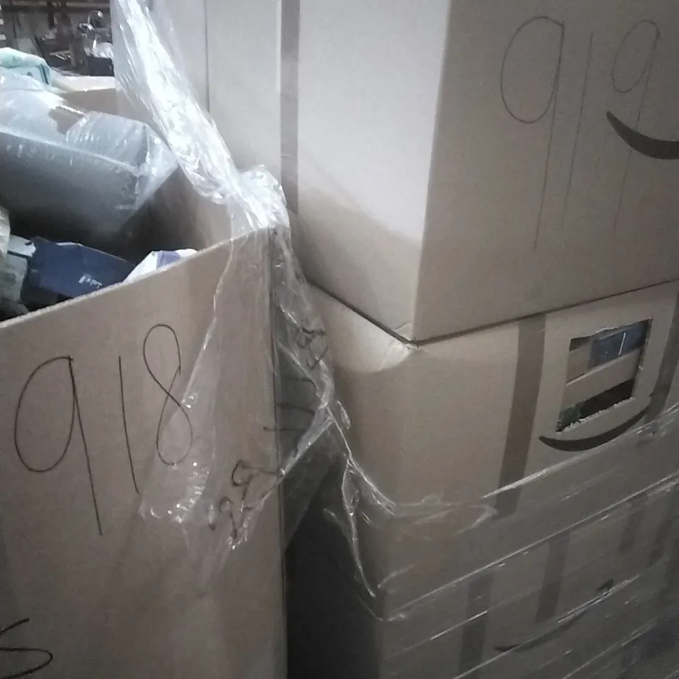 A PALLET CONTAINING A LARGE QUANTITY OF LIGHTS WHICH INCLUDE; BASKING SPOT LAMP, SMART COLOUR BULB, LED LIGHTS ETC