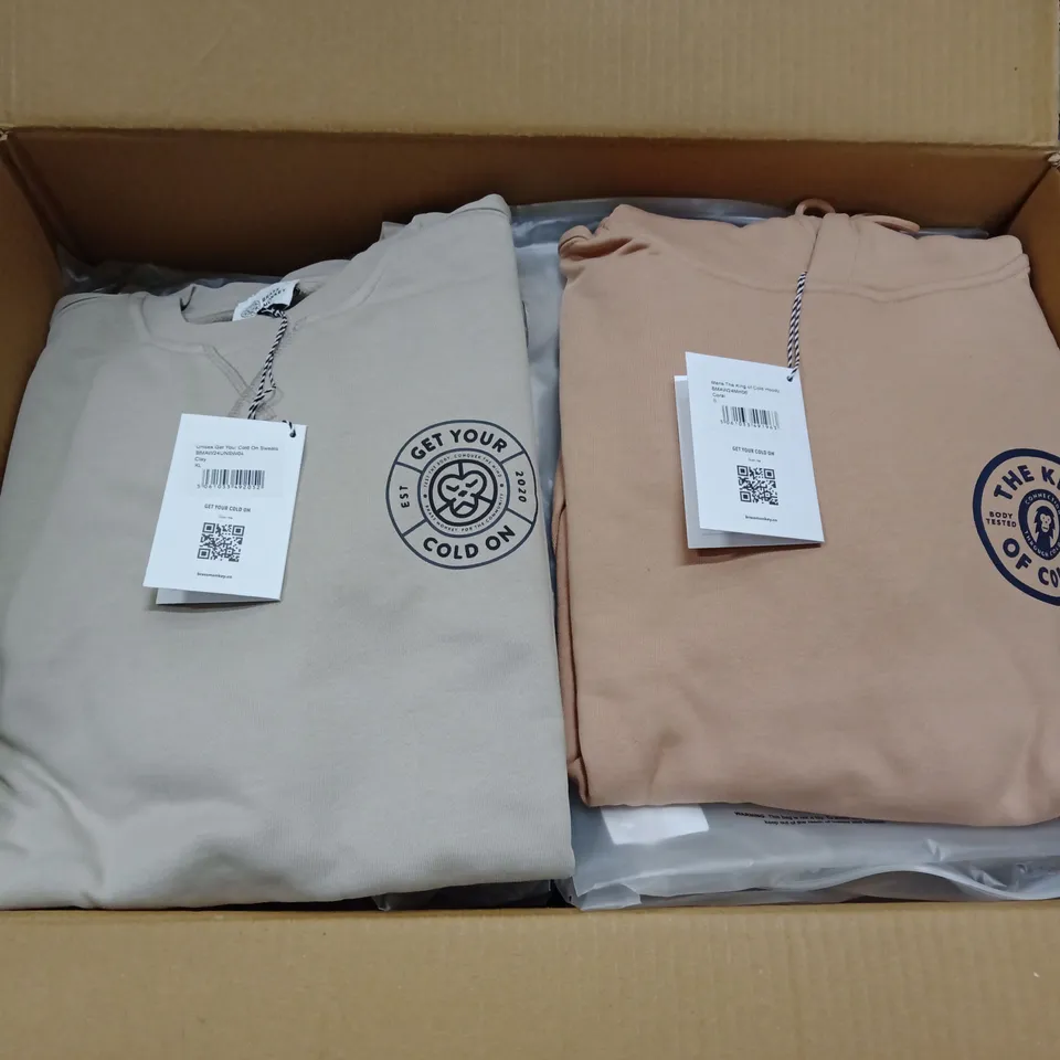 BOX OF MIXED ASSORTMENT OF BRAND NEW BRASS MONKEY CLOTHING ITEMS INCLUDING - HOODIES, SWEATERS - MIXED SIZES - APPROXIMATELY 17x ITEMS