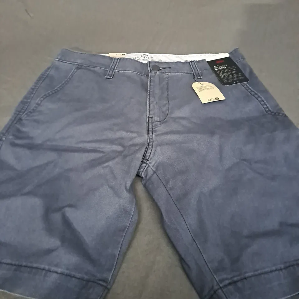 LEVI'S XX CHINO SHORTS IN BLUE - SIZE W30 L9.5