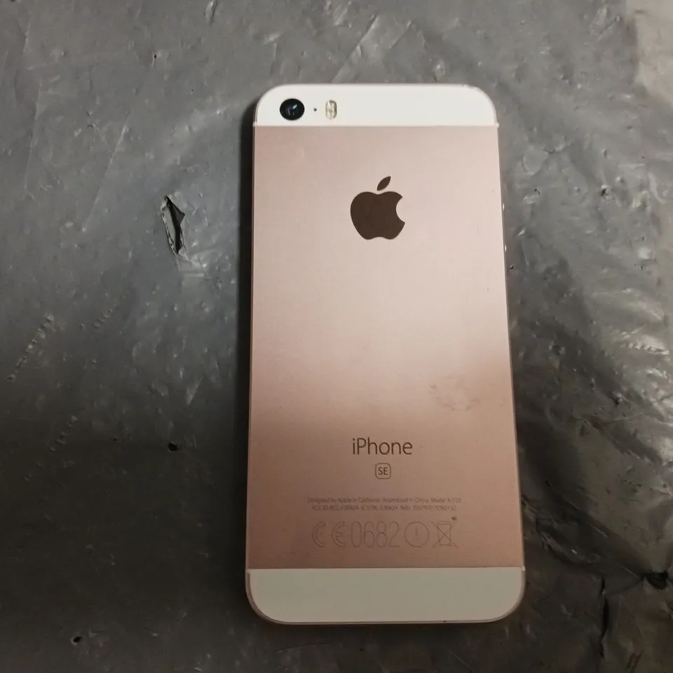 BOXED APPLE IPHONE SE SMARTPHONE 