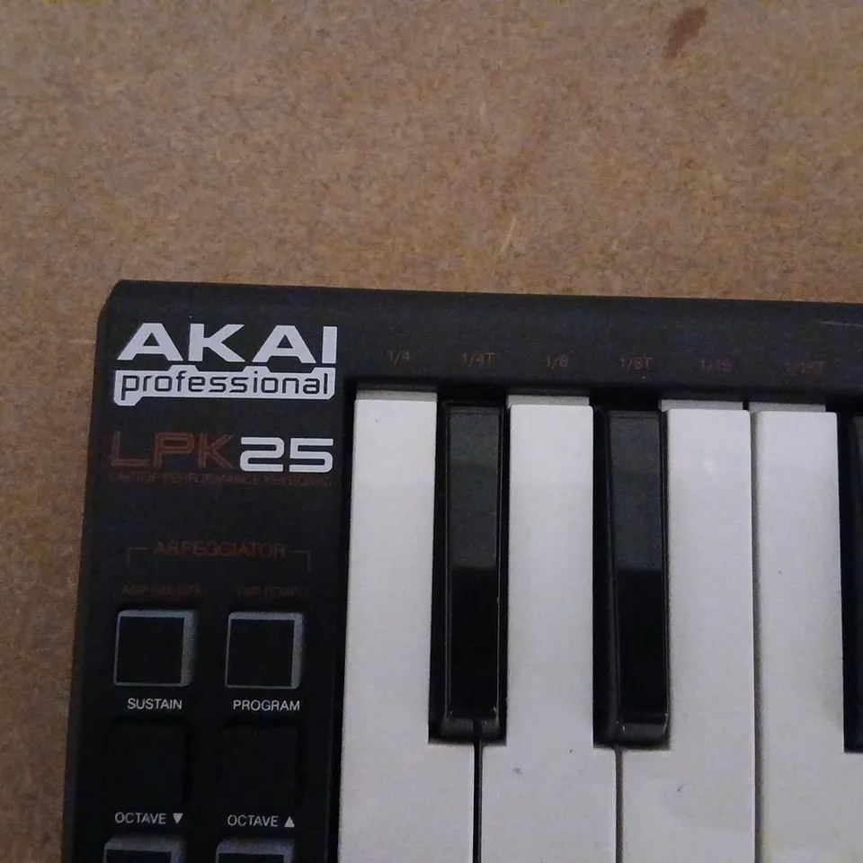 AKAI PRO LPK25 25-KEY USB MIDI KEYBOARD CONTROLLER
