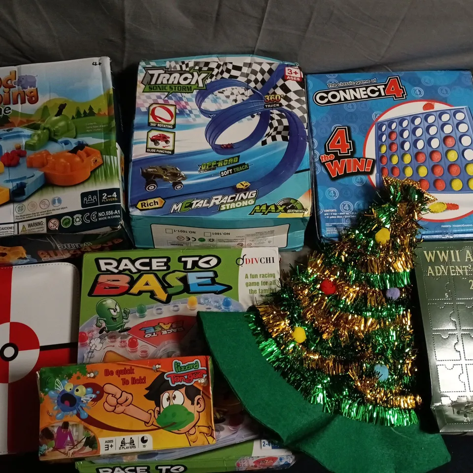 ASSORTED CHILDREN'S GAMES AND TOYS LOT TO INCLUDE CONNECT 4, TRACK RACING, RACE TO BASE, FOOD GRABBINS, ADVENT CALENDAR