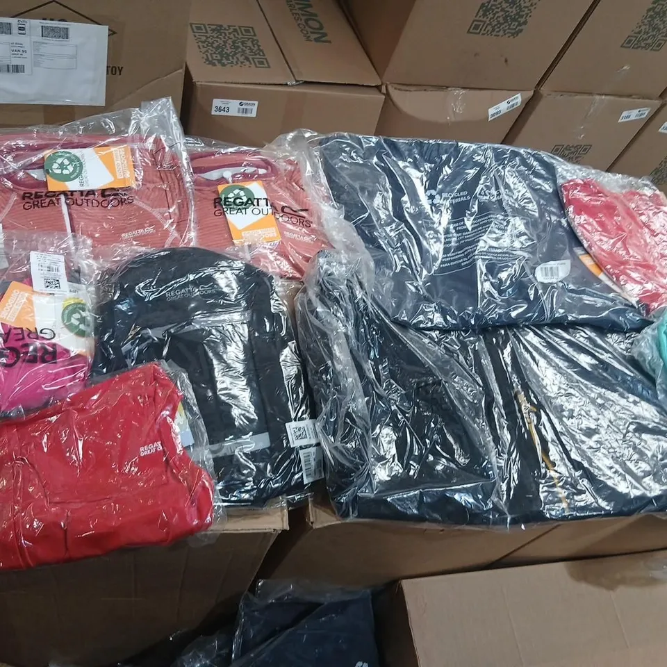 APPROXIMATELY 25 ITEMS OF ASSORTED BRAND NEW REGATTA CLOTHING AND ACCESSORIES