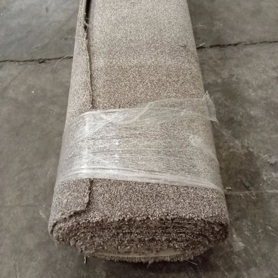 ROLL OF QUALITY CALM TWIST LINED OAK CARPET // APPROX SIZE: 2.4 x 5m