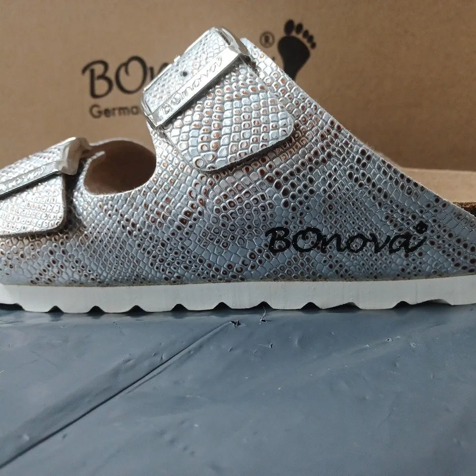 BOXED PAIR OF BONOVA SANDALS WHITE SNAKE SKIN PRINT DESIGN SIZE 6 UK