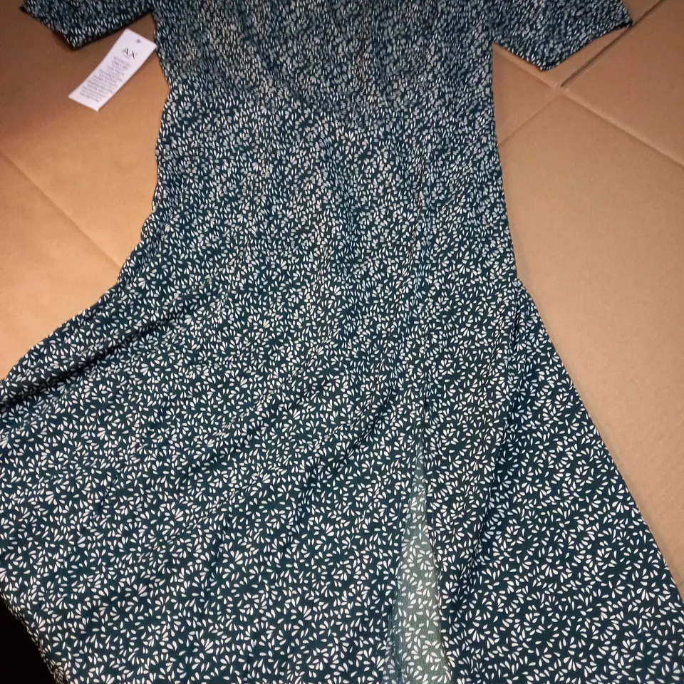 AX PARIS FOREST GREEN WHITE LEAF PRINT LEG SPLIT MAXI DRESS - SIZE 12