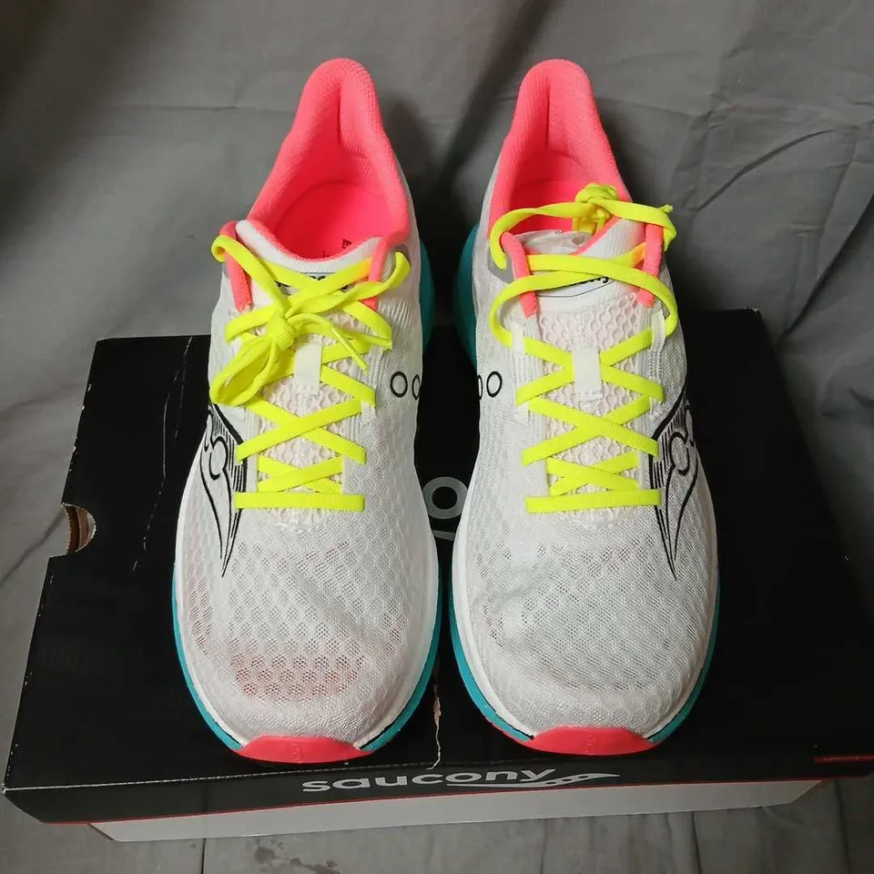 SAUCONY ENDORPHIN SPEED 5 MEN'S RUNNING SHOES – WHITE/NEON YELLOW WITH PINK INTERIOR, UK 10 (US 11)
