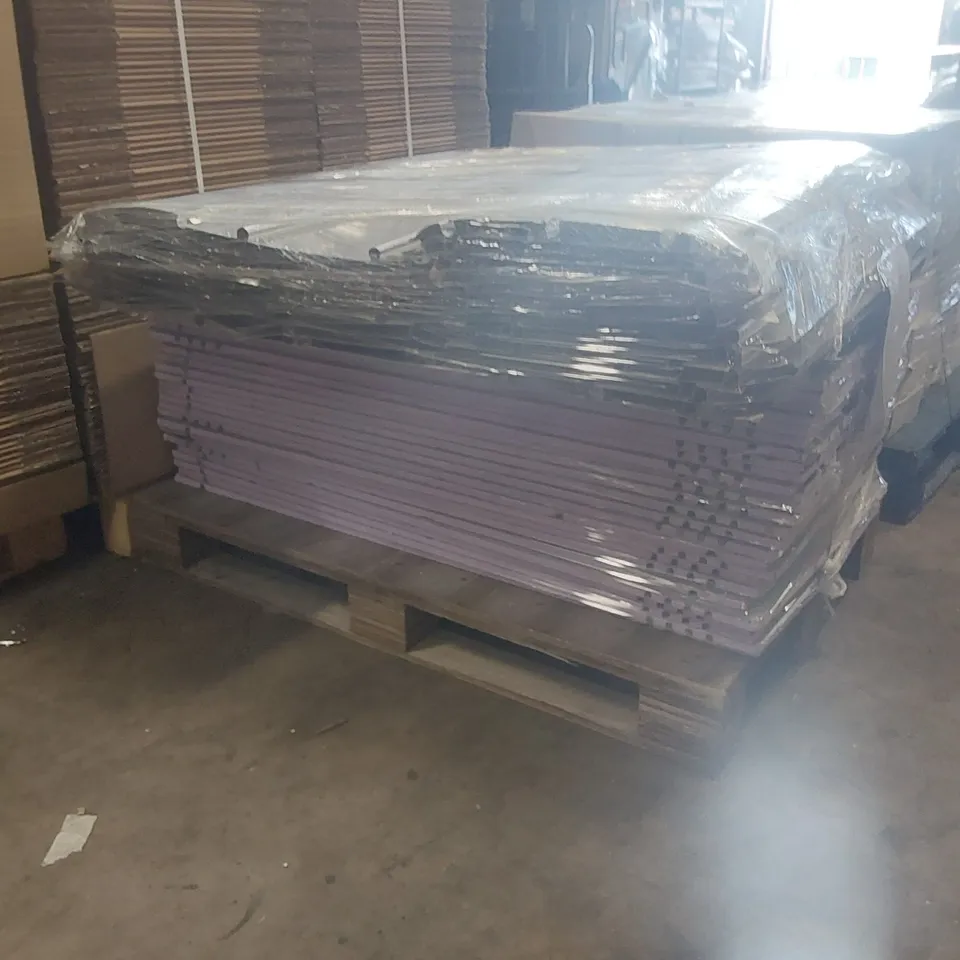 PALLET CONTAINING APPROXIMATELY 50x GROOVED INSULATION BOARDS & ALUMINIUM PLATES