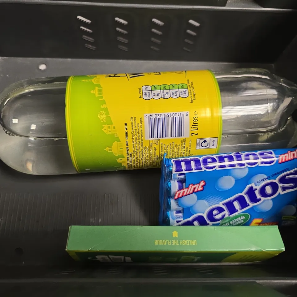 APPROXIMATELY 7 ASSORTED FOOD & DRINK ITEMS TO INCLUDE - FRUIT SHOOT , RAVE SIGNATURE BLEND , WATER ETC