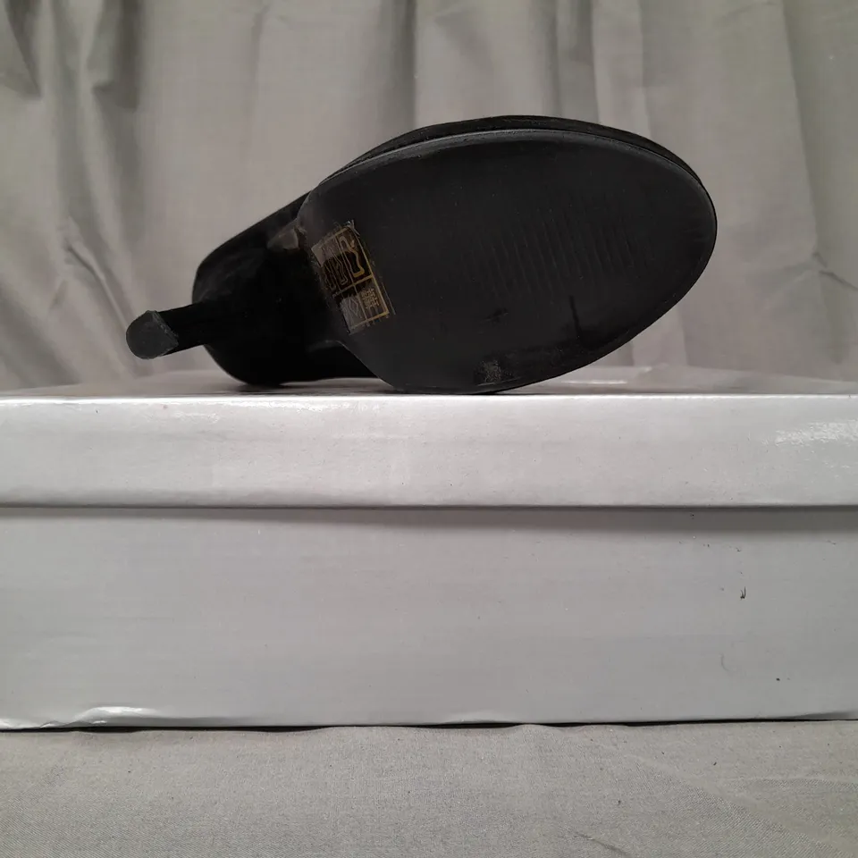 BOXED PAIR OF CASANDRA PLATFORM HIGH HEEL SHOES IN BLACK SIZE 5