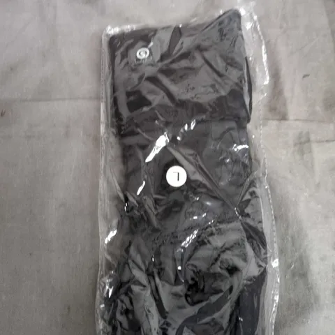 BOX OF APPROXIMATELY 20 ASSORTED ITEMS TO INCLUDE: HEATED GLOVES AND JEAN SHORTS