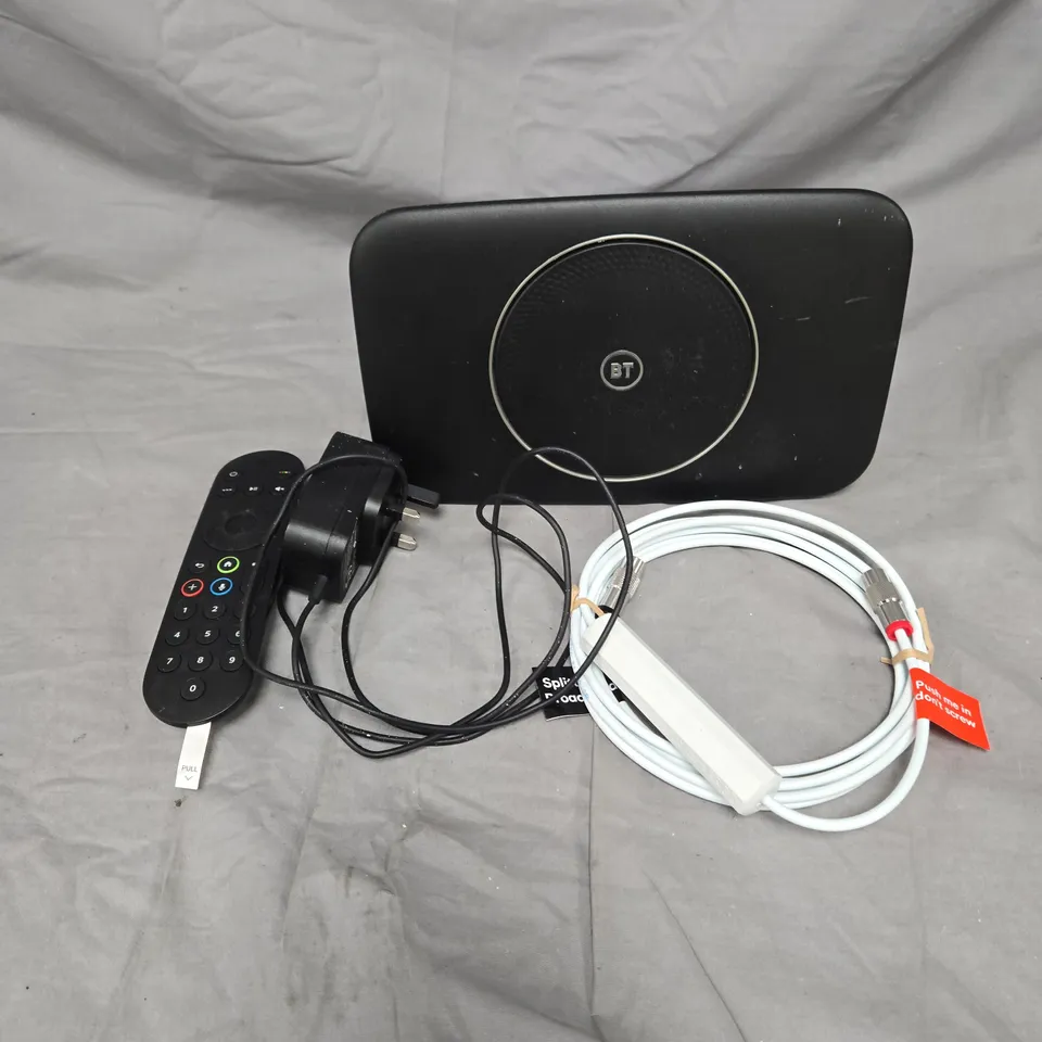 APPROXIMATELY 20 ELECTRICAL ITEMS TO INCLUDE - REMOTE CONTROLS, BT WIFI HUB AND A SPLITTER CABLE