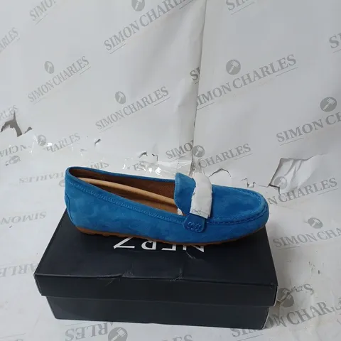 NATURALIZER LOAFER BLUE - SIZE 5
