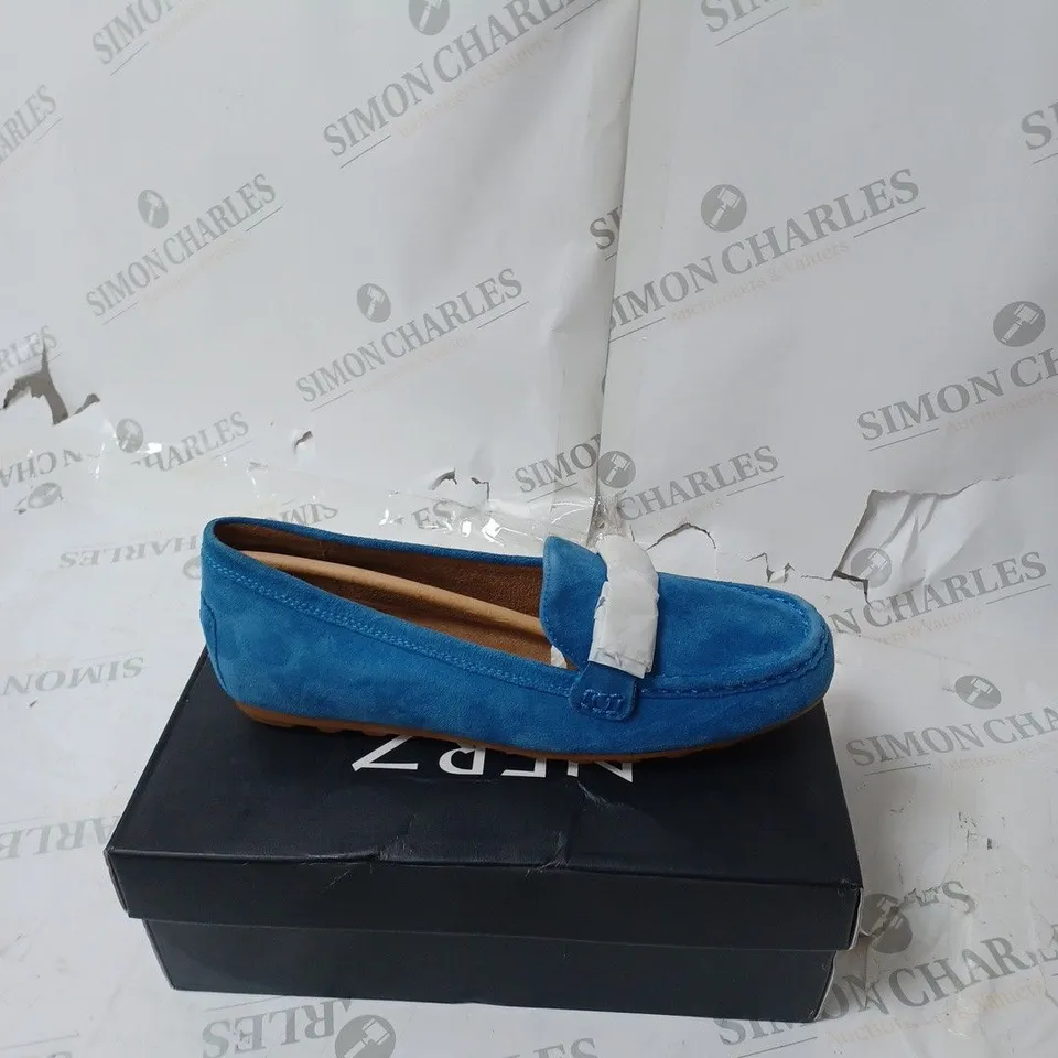 NATURALIZER LOAFER BLUE - SIZE 5