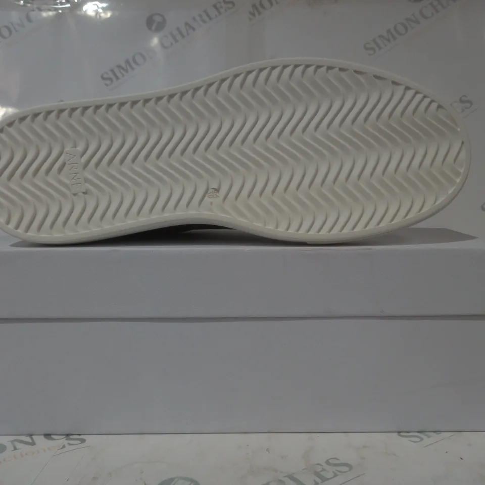 BOXED PAIR OF ARNE COURT TRAINERS IN GREY/STONE UK SIZE 10