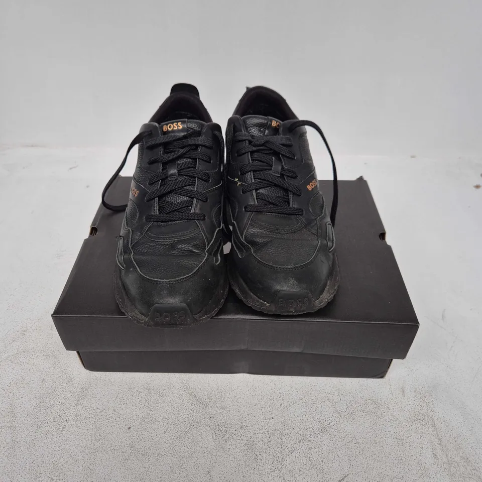 BOXED PAIR OF BOSS JONAH RUNNER TRAINERS IN BLACK - UK 12