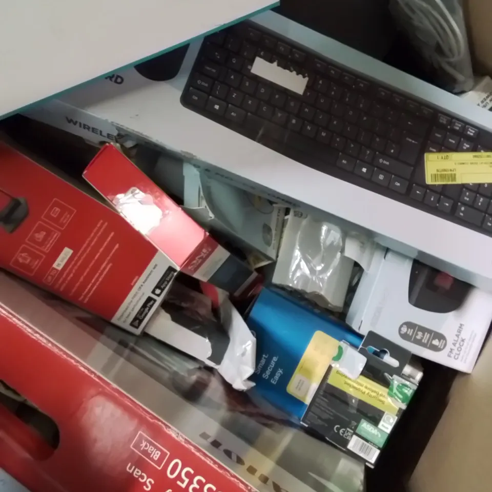 PALLET CONTAINING VERY LARGE AMOUNT OF SPEAKERS, HEADPHONES, PRINTERS AND OTHER ELECTRONIC ITEMS