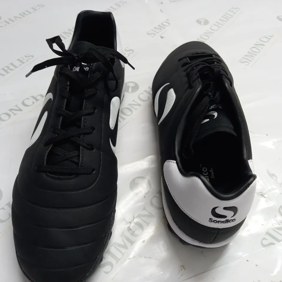 SONDICO BLACK SPORTS TRAINERS - UK 11