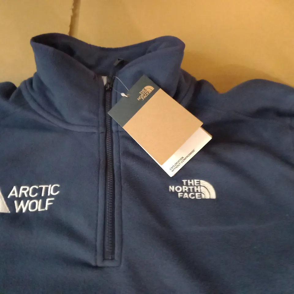 NORTH FACE NAVY ARTIC WOLF BRANDED FLEECE - M