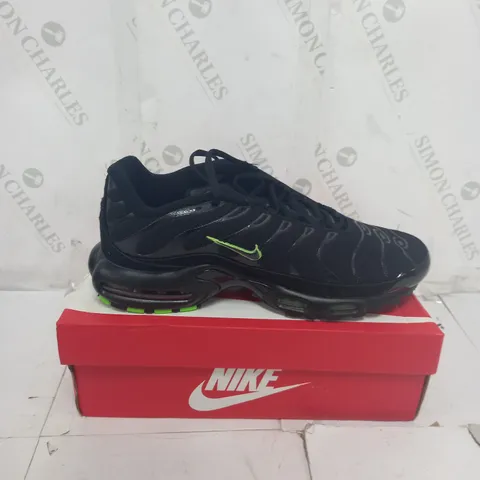 BOXED NIKE AIR MAX PLUS TRAINERS SIZE 8