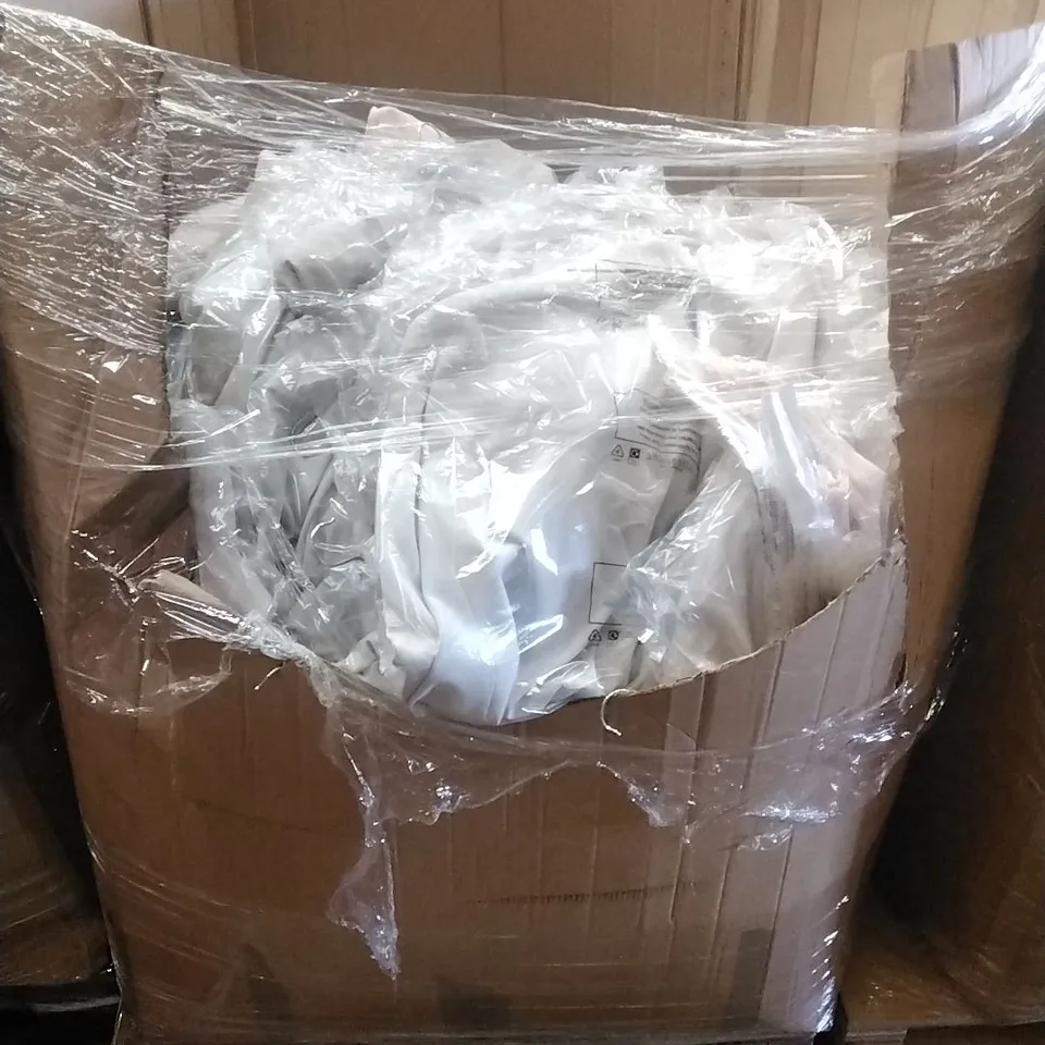 A PALLET CONTAINING APPROXIMATELY 100 BRAND NEW DESIGNER WOMEN'S CLOTHES WHICH INCLUDE; JD WILLIAMS SIMPLY BE BLAZERS, COATS, TOPS ETC