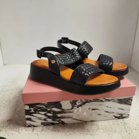 MODA IN PELLE KACCIA BLACK LEATHER WOVEN SANDALS, UK 7 (EU 40)