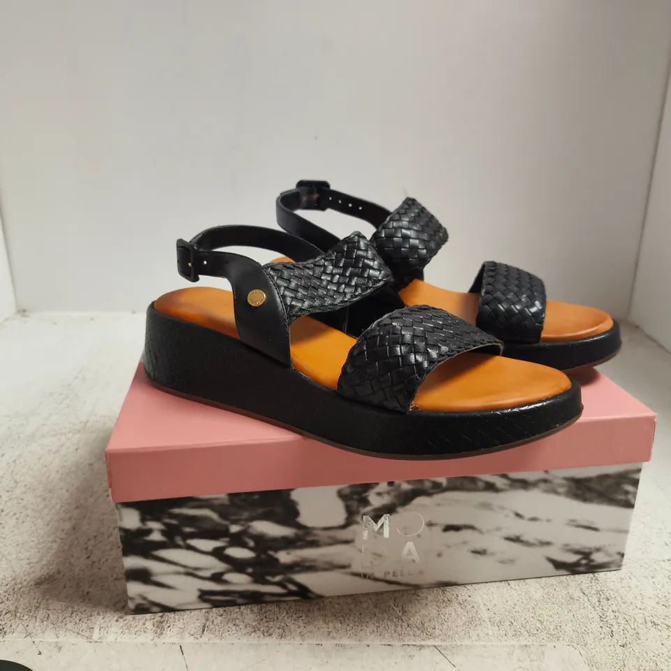 MODA IN PELLE KACCIA BLACK LEATHER WOVEN SANDALS, UK 7 (EU 40)