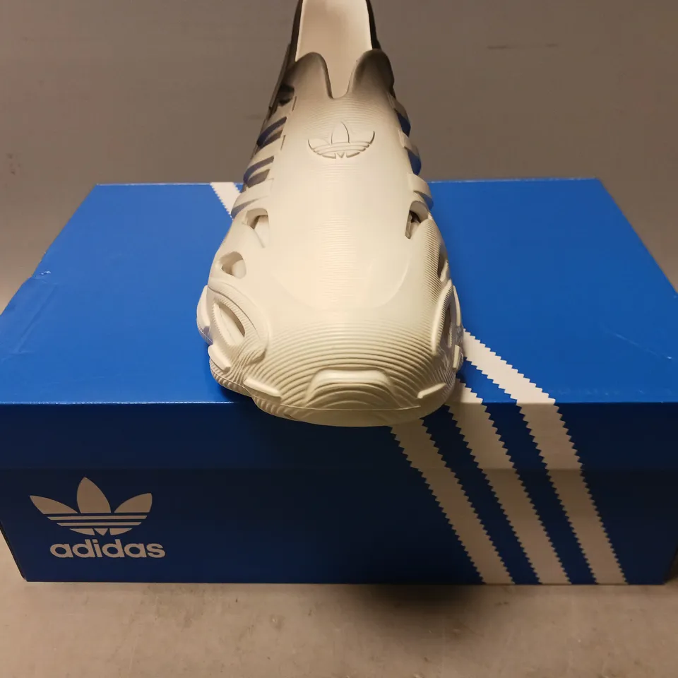 BOXED PAIR OF ADIDAS ADIFOM SUPERNOVER SHOES IN WHITE/BLACK GRADIENT UK SIZE 7