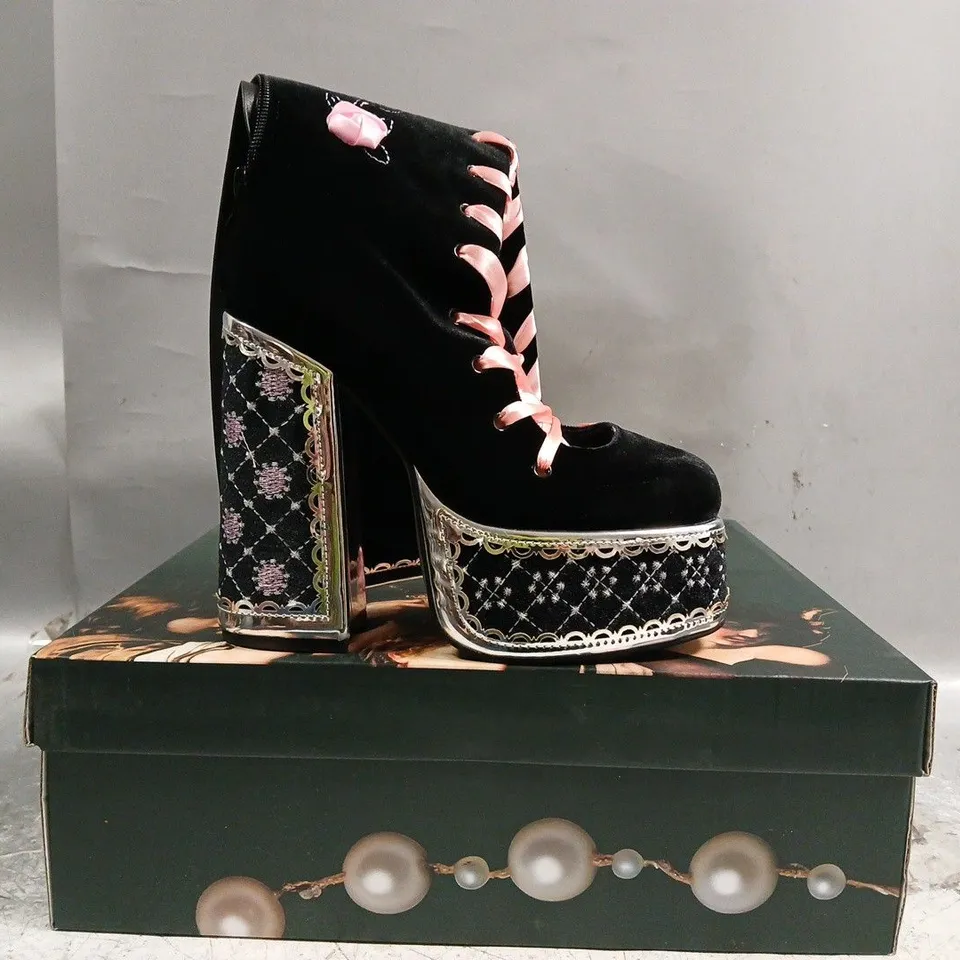 BOXED PAIR OF KOI GUILTLESS GHOST LACE UP PLATFORM LONG BOOTS IN BLACK SIZE UK 3