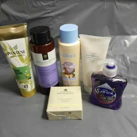 APPROXIMATELY 20 ASSORTED HEALTH & BEAUTY ITEMS TO INCLUDE - CAREX HAND WASH, NALA'S BABY NIGHTTIME OIL AND MOLTON BROWN SOAP