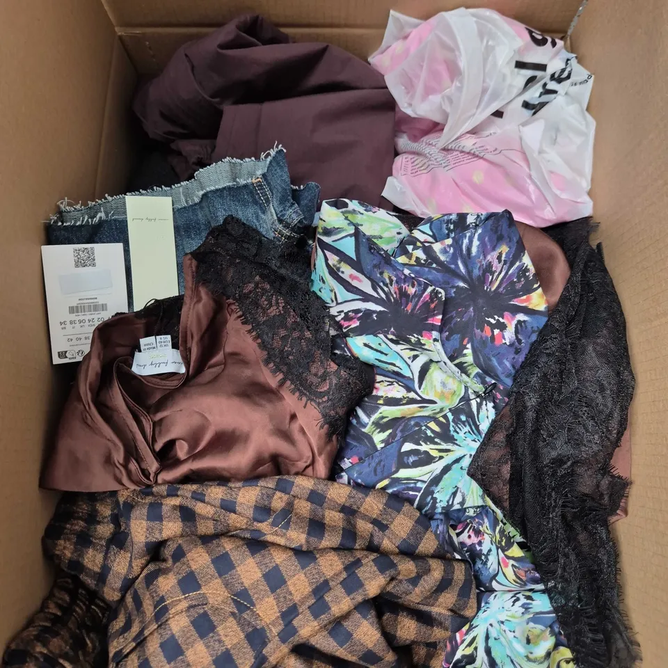 LARGE BOX OF APPROXIMATELY 25 ASSORTED CLOTHING ITEMS IN VARIOUS COLOURS, STYLES AND SIZES - COLLECTION ONLY