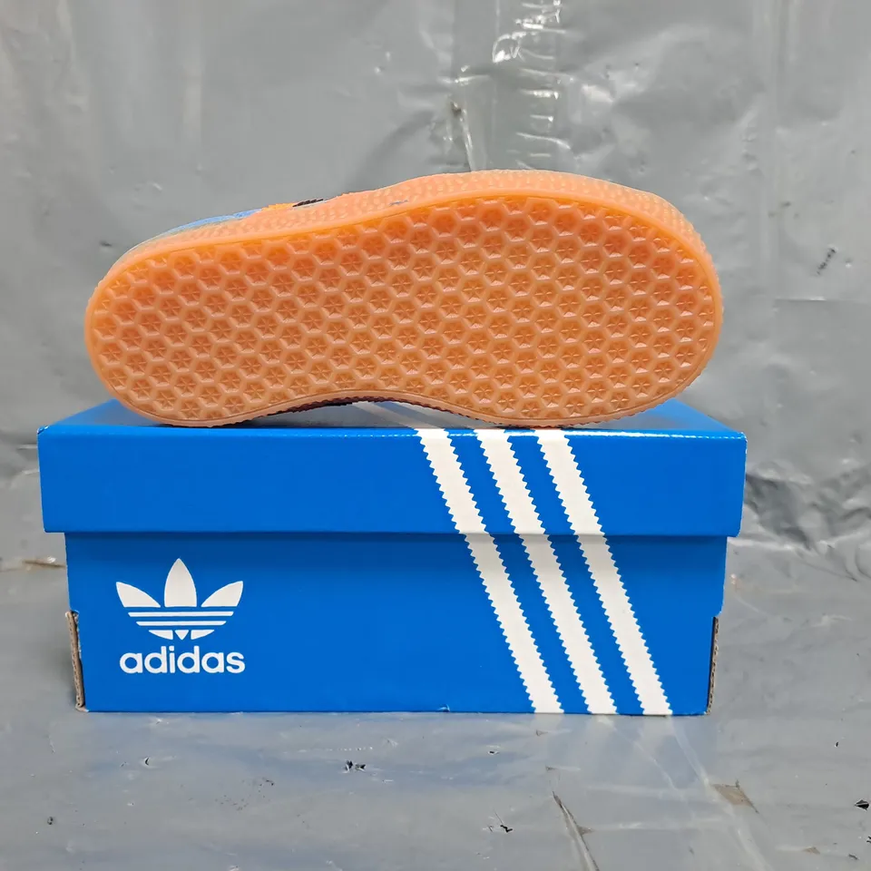 BOXED PAIR OF ADIDAS GAZELLE INFANT SHOES IN BLUE/ORANGE SIZE UK 8