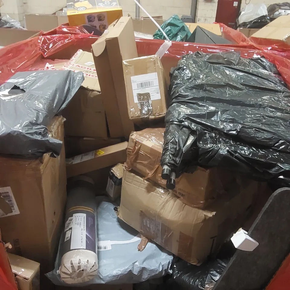 PALLET CONTAINING ASSORTED ITEMS TO INCLUDE: ELECTRIC PATIO HEATER, BABY WALKER, L-SHAPED DESK, FOLDING PLAYMAT, BABY WALKER ECT