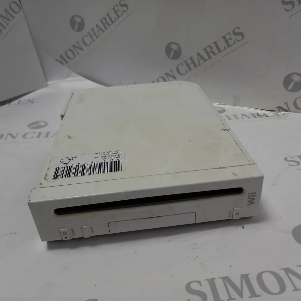 NINTENDO WII GAMES CONSOLE IN WHITE