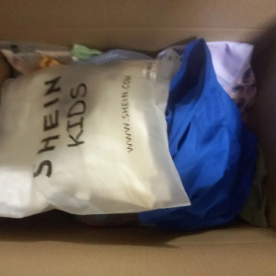 APPROXIMATELY 15 ASSORTED CHILDRENS CLOTHING PRODUCTS IN AGES RANGING FROM 5-10YRS TO INCLUDE - HAT , T-SHIRT , TROUSERS ETC