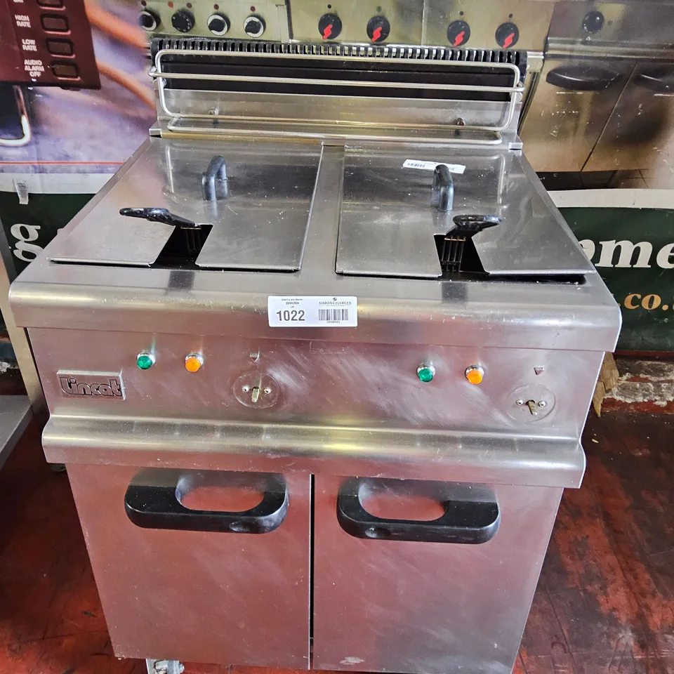 LINCAT OE7104 TWIN TANK ELECTRIC FRYER