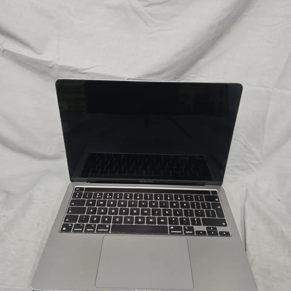 APPLE MACBOOK PRO 13-INCH LAPTOP – SILVER